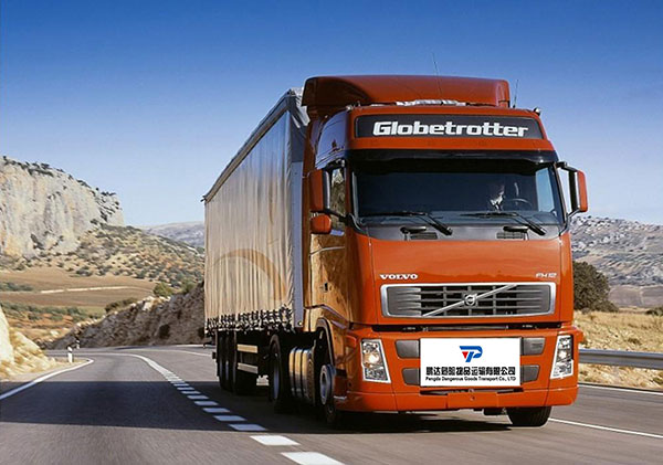 危险废料运输-红色箱车