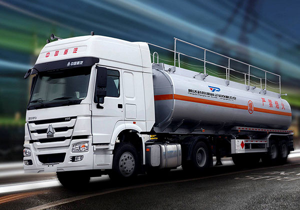 ；吩耸-白色罐装车